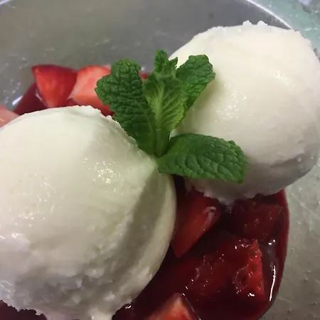 Zezilionea Pensión 3*